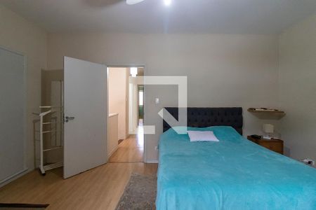 Casa à venda com 230m², 4 quartos e 3 vagas Casa à venda com 230m², 4 quartos e 3 vagasSuíte