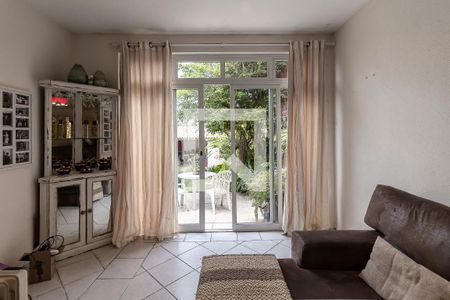 Casa à venda com 230m², 4 quartos e 3 vagas Casa à venda com 230m², 4 quartos e 3 vagasSala