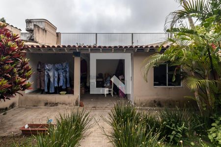 Casa à venda com 230m², 4 quartos e 3 vagas Casa à venda com 230m², 4 quartos e 3 vagasQuintal/Edicula