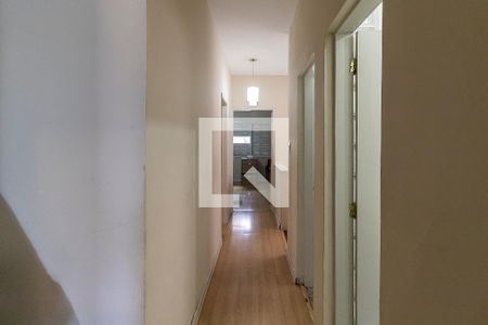 Casa à venda com 230m², 4 quartos e 3 vagas Casa à venda com 230m², 4 quartos e 3 vagasCorredor Quartos