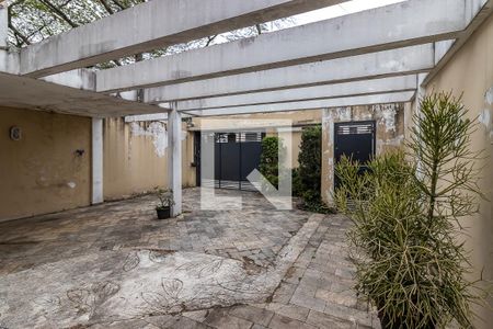 Casa à venda com 230m², 4 quartos e 3 vagas Casa à venda com 230m², 4 quartos e 3 vagasGaragem