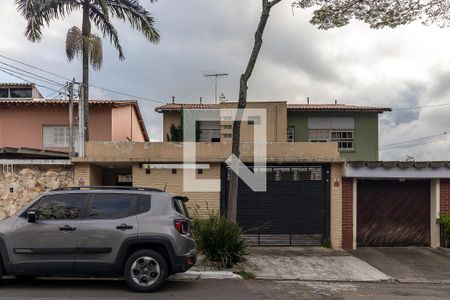 Casa à venda com 230m², 4 quartos e 3 vagas Casa à venda com 230m², 4 quartos e 3 vagasFachada