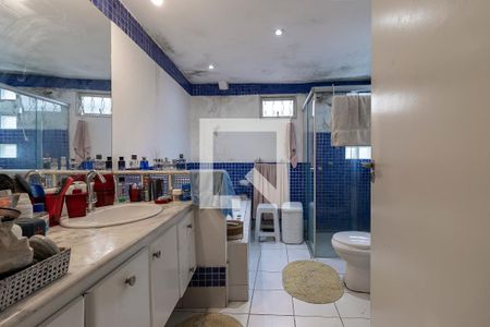 Casa à venda com 230m², 4 quartos e 3 vagas Casa à venda com 230m², 4 quartos e 3 vagasSuíte