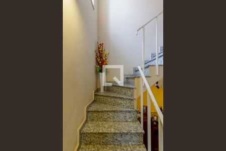 Escadas de casa à venda com 2 quartos, 127m² em Jardim Patente Novo, São Paulo