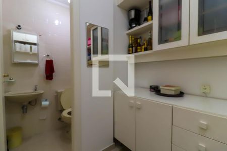 Apartamento à venda com 124m², 3 quartos e 2 vagas Apartamento à venda com 124m², 3 quartos e 2 vagasQuarto de Serviço