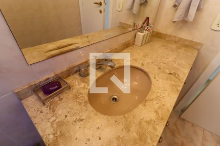 Apartamento à venda com 124m², 3 quartos e 2 vagas Apartamento à venda com 124m², 3 quartos e 2 vagasBanheiro Corredor