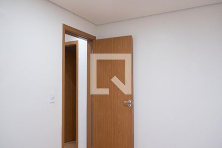 Quarto 1 de apartamento para alugar com 2 quartos, 43m² em Parque São Vicente, Mauá