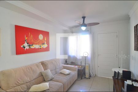 Sala de casa de condomínio à venda com 2 quartos, 110m² em Igara, Canoas