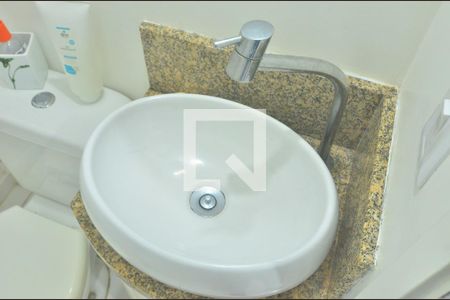 Lavabo de casa de condomínio à venda com 2 quartos, 110m² em Igara, Canoas