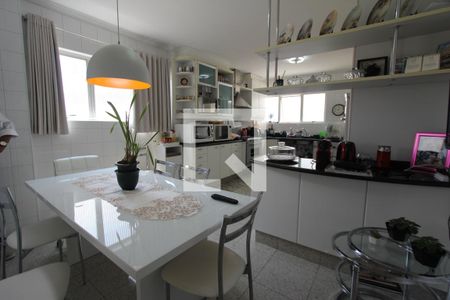 Apartamento à venda com 198m², 4 quartos e 4 vagasCozinha