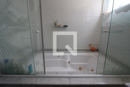 Apartamento à venda com 198m², 4 quartos e 4 vagasBanheiro do Quarto 1