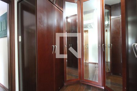 Apartamento à venda com 198m², 4 quartos e 4 vagasCloset do quarto 1