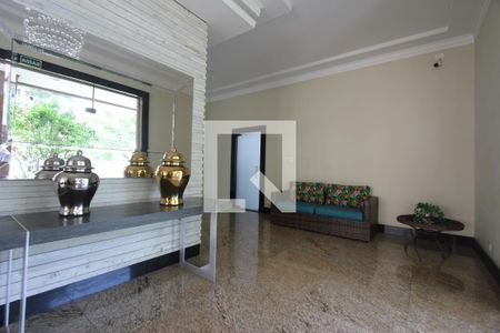 Apartamento à venda com 198m², 4 quartos e 4 vagasHall social