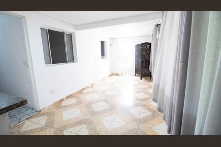 Casa para alugar com 60m², 3 quartos e sem vaga Casa para alugar com 60m², 3 quartos e sem vagaSala