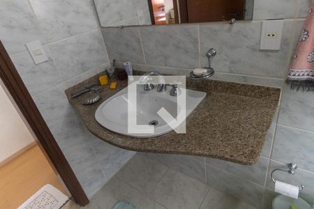 Casa à venda com 180m², 3 quartos e 2 vagasBanheiro