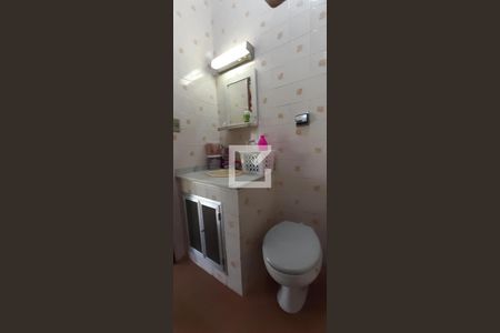 Casa à venda com 592m², 3 quartos e 5 vagas Casa à venda com 592m², 3 quartos e 5 vagasBanheiro de serviço