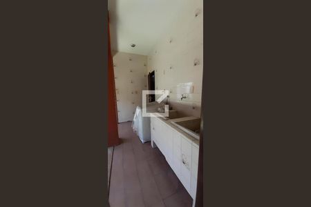 Casa à venda com 592m², 3 quartos e 5 vagas Casa à venda com 592m², 3 quartos e 5 vagasÁrea de Serviço
