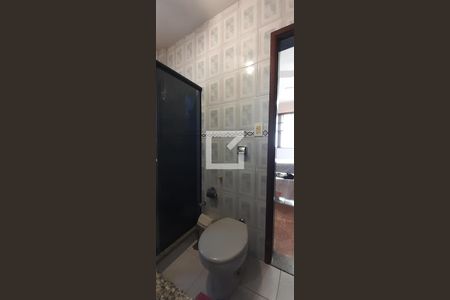 Casa à venda com 592m², 3 quartos e 5 vagas Casa à venda com 592m², 3 quartos e 5 vagasBanheiro do Quarto 2