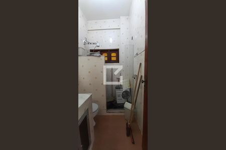 Casa à venda com 592m², 3 quartos e 5 vagas Casa à venda com 592m², 3 quartos e 5 vagasBanheiro de serviço