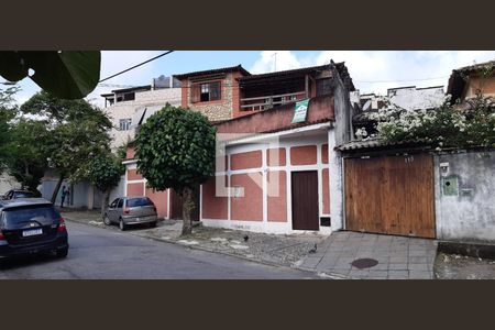 Casa à venda com 592m², 3 quartos e 5 vagas Casa à venda com 592m², 3 quartos e 5 vagasFachada