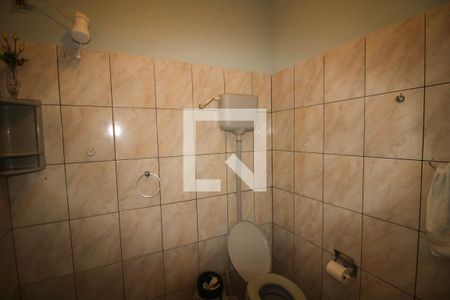 Casa à venda com 240m², 4 quartos e 2 vagas Casa à venda com 240m², 4 quartos e 2 vagasBanheiro 1