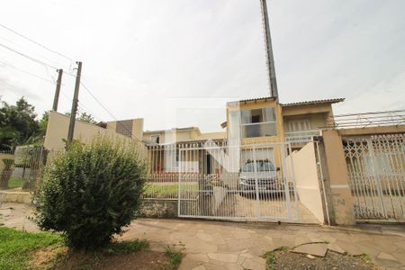 Casa à venda com 240m², 4 quartos e 2 vagas Casa à venda com 240m², 4 quartos e 2 vagasFachada