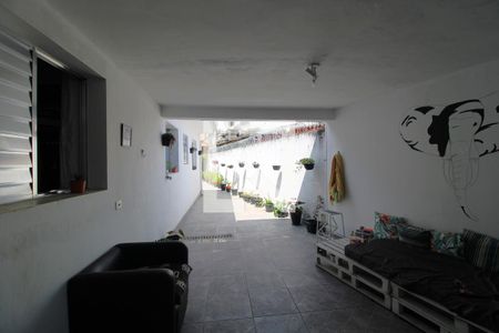 Casa à venda com 223m², 2 quartos e 2 vagasQuintal lateral