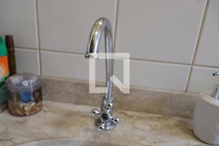 Casa à venda com 89m², 4 quartos e 2 vagasBanheiro corredor 