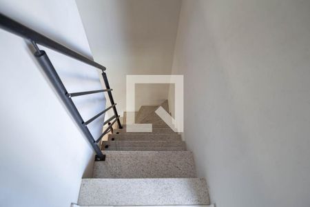 Apartamento para alugar com 140m², 2 quartos e 2 vagas Apartamento para alugar com 140m², 2 quartos e 2 vagasEscada