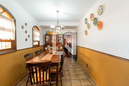 Casa à venda com 350m², 3 quartos e 3 vagas Casa à venda com 350m², 3 quartos e 3 vagasSala de Jantar