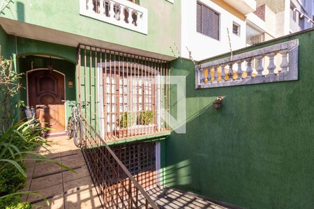 Casa à venda com 350m², 3 quartos e 3 vagas Casa à venda com 350m², 3 quartos e 3 vagasEntrada