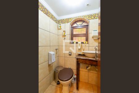 Casa à venda com 350m², 3 quartos e 3 vagas Casa à venda com 350m², 3 quartos e 3 vagasLavabo Garagem