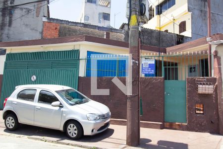 Fachada de casa para alugar com 1 quarto, 40m² em Vila Taquari, São Paulo