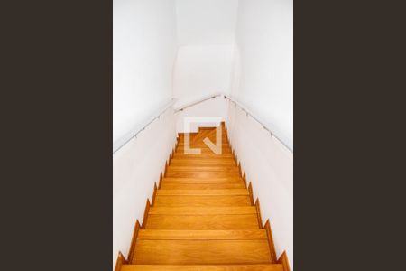 Escada de casa para alugar com 3 quartos, 108m² em Vila Pedra Branca, São Paulo