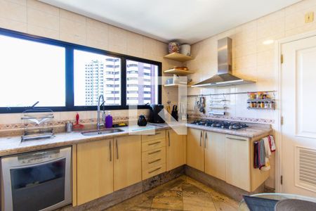 Apartamento à venda com 303m², 4 quartos e 4 vagas Apartamento à venda com 303m², 4 quartos e 4 vagasCozinha