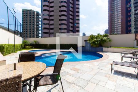 Apartamento à venda com 303m², 4 quartos e 4 vagas Apartamento à venda com 303m², 4 quartos e 4 vagasPiscina