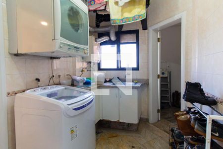 Apartamento à venda com 303m², 4 quartos e 4 vagas Apartamento à venda com 303m², 4 quartos e 4 vagasÁrea de Serviço