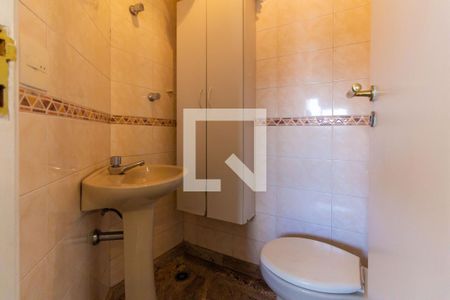 Apartamento à venda com 303m², 4 quartos e 4 vagas Apartamento à venda com 303m², 4 quartos e 4 vagasBanheiro de Serviço