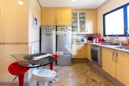 Apartamento à venda com 303m², 4 quartos e 4 vagas Apartamento à venda com 303m², 4 quartos e 4 vagasCozinha