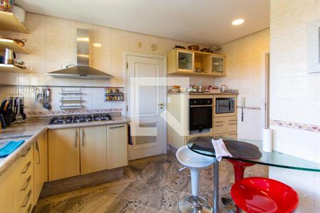 Apartamento à venda com 303m², 4 quartos e 4 vagas Apartamento à venda com 303m², 4 quartos e 4 vagasCozinha