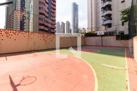 Apartamento à venda com 303m², 4 quartos e 4 vagas Apartamento à venda com 303m², 4 quartos e 4 vagasQuadra