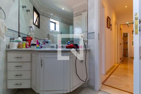 Apartamento à venda com 303m², 4 quartos e 4 vagas Apartamento à venda com 303m², 4 quartos e 4 vagasBanheiro Corredor