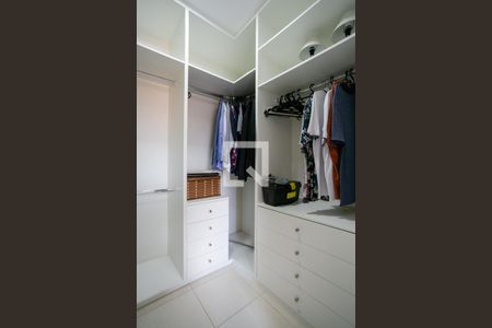 Casa de condomínio à venda com 200m², 3 quartos e 3 vagasCloset da suíte 1