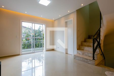 Sala de estar de casa de condomínio à venda com 3 quartos, 200m² em Vila Romero, São Paulo