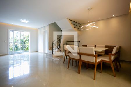 Sala de jantar de casa de condomínio para alugar com 3 quartos, 200m² em Vila Romero, São Paulo