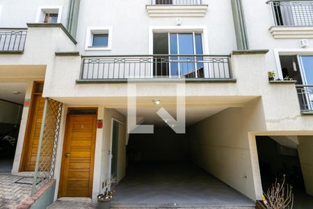 Casa de condomínio à venda com 200m², 3 quartos e 3 vagasFachada da casa