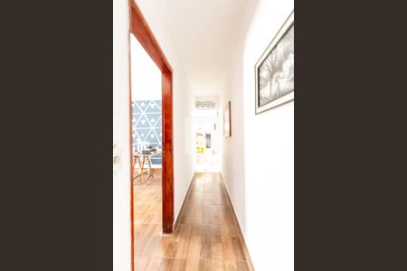 Casa à venda com 270m², 5 quartos e 3 vagas Casa à venda com 270m², 5 quartos e 3 vagasCorredor