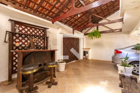 Casa à venda com 270m², 5 quartos e 3 vagas Casa à venda com 270m², 5 quartos e 3 vagasGaragem