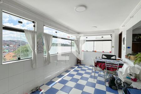 Casa à venda com 370m², 6 quartos e 4 vagasÁrea de Serviço