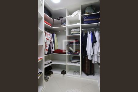 Apartamento à venda com 430m², 4 quartos e 3 vagas Apartamento à venda com 430m², 4 quartos e 3 vagasCloset da suíte 4